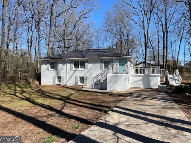 view of front of home with concrete driveway and brick siding