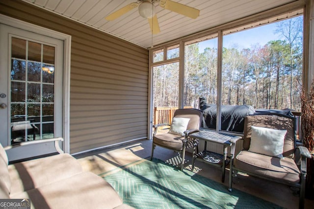 sunroom / solarium with a ceiling fan