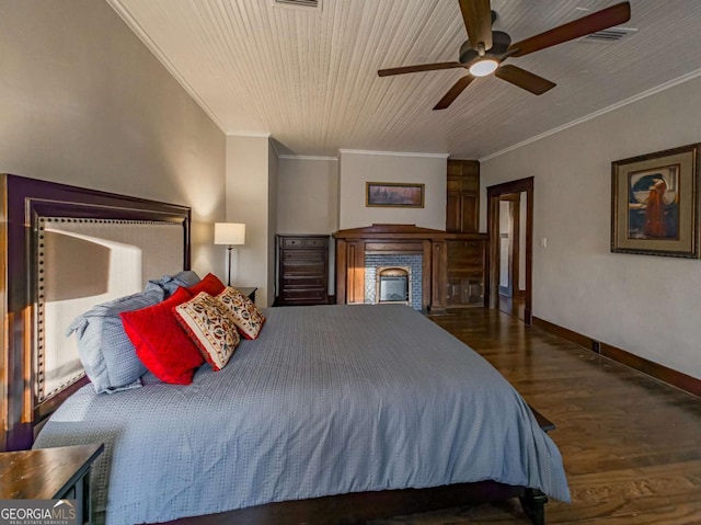 bedroom featuring visible vents, ornamental molding, ceiling fan, wood finished floors, and baseboards