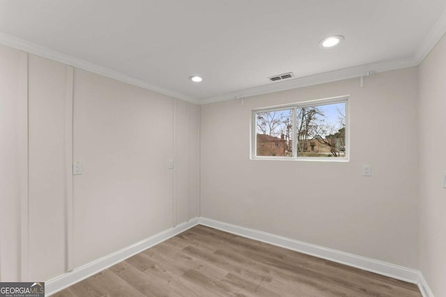 unfurnished room with recessed lighting, visible vents, baseboards, light wood-style floors, and crown molding