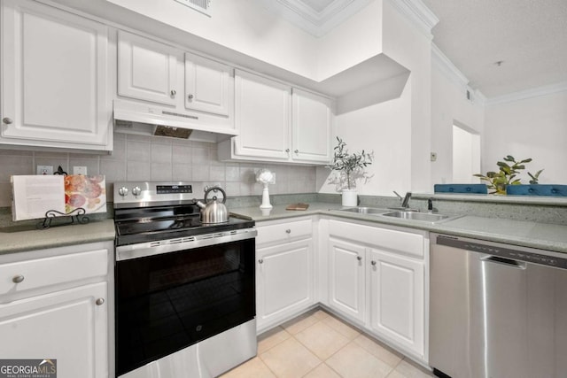 kitchen with under cabinet range hood, stainless steel appliances, a sink, tasteful backsplash, and crown molding