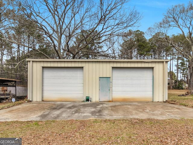 view of detached garage