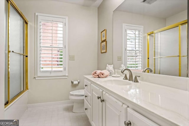 full bathroom with baseboards, a healthy amount of sunlight, vanity, and toilet