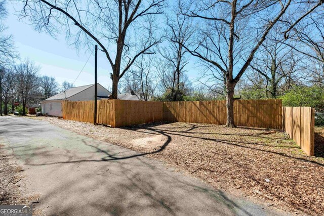 exterior space featuring a fenced front yard