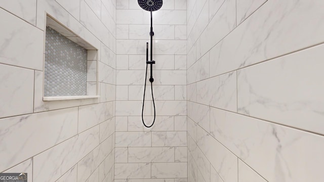 room details featuring tiled shower