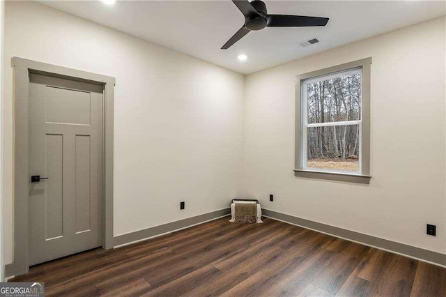 spare room with dark wood finished floors, recessed lighting, visible vents, a ceiling fan, and baseboards