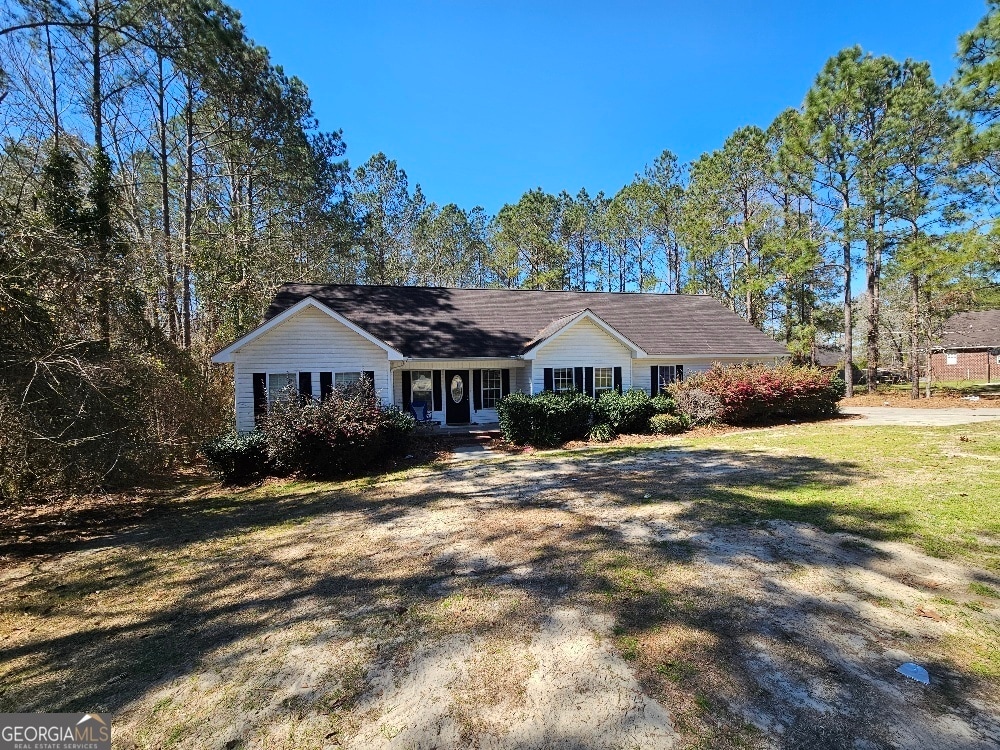 ranch-style house with a front yard