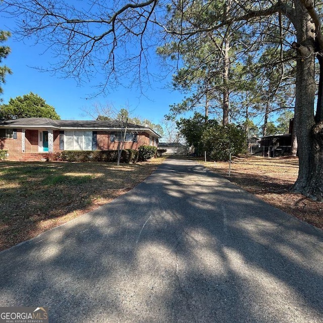 view of front of house with aphalt driveway and brick siding