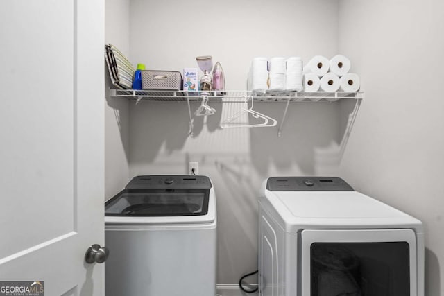 laundry room with laundry area and washing machine and dryer