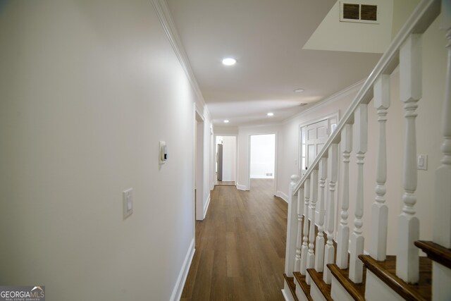 spare room featuring dark wood-style floors, ceiling fan, baseboards, and a healthy amount of sunlight