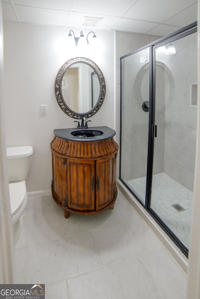 full bathroom featuring vanity, baseboards, visible vents, a shower stall, and toilet