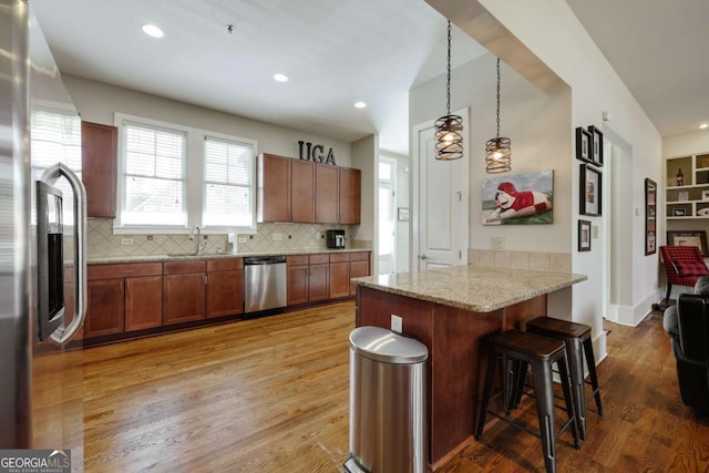 310 Research Dr Unit 303, Athens, GA 30605 - kitchen with stainless steel appliances, a sink, a peninsula, a breakfast bar area, and light wood finished floors
