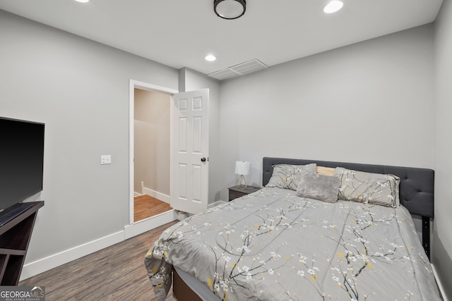 bedroom featuring visible vents, recessed lighting, baseboards, and wood finished floors