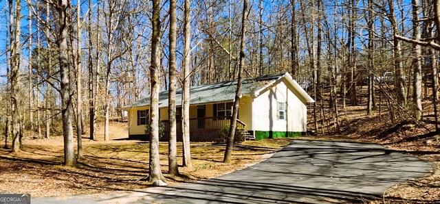 view of front of house with aphalt driveway and a porch