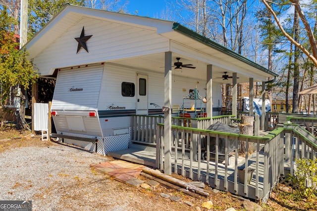 view of front facade featuring ceiling fan and a deck