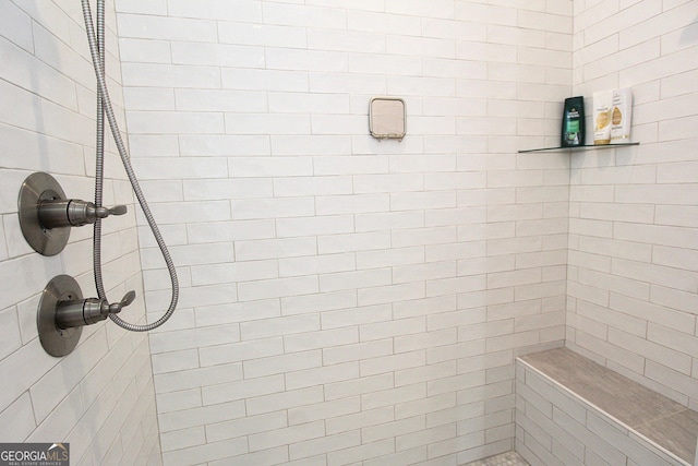 bathroom featuring tiled shower