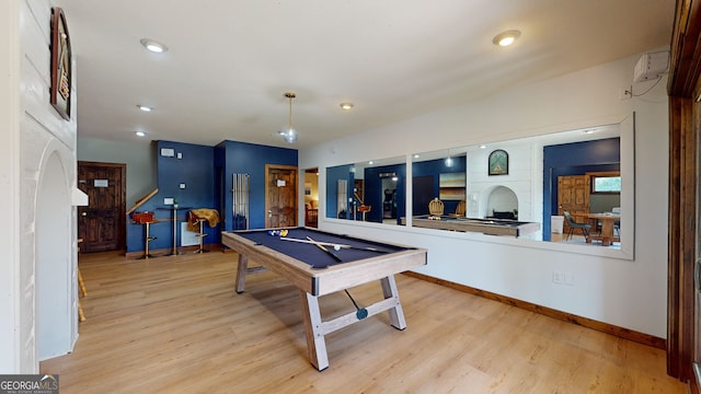 rec room with light wood-style floors, recessed lighting, billiards, and baseboards