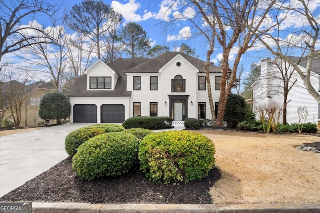 view of front of property featuring driveway