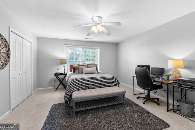 bedroom featuring carpet flooring, a ceiling fan, visible vents, baseboards, and a closet