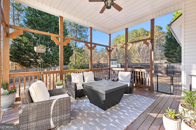 sunroom / solarium featuring a ceiling fan