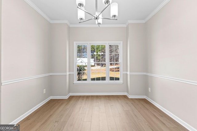 unfurnished dining area featuring light wood-type flooring, a notable chandelier, crown molding, and baseboards