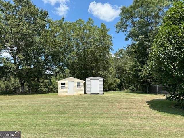 view of yard featuring a storage shed and an outdoor structure