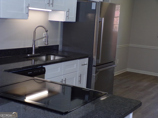 2401 Northlake Ct, Atlanta, GA 30345 - kitchen featuring a sink, dishwashing machine, wood finished floors, and white cabinets