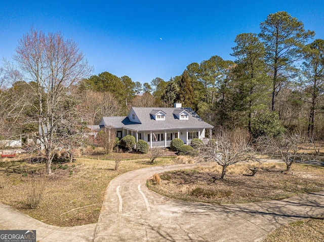 view of front of property featuring driveway and a porch