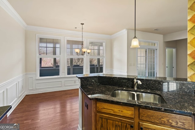 kitchen with plenty of natural light, visible vents, dark wood-style flooring, and a sink