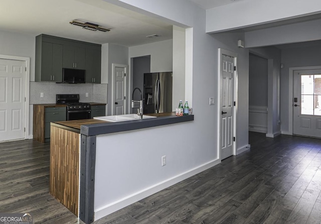 kitchen with gas range, dark wood-style flooring, a sink, and refrigerator with ice dispenser