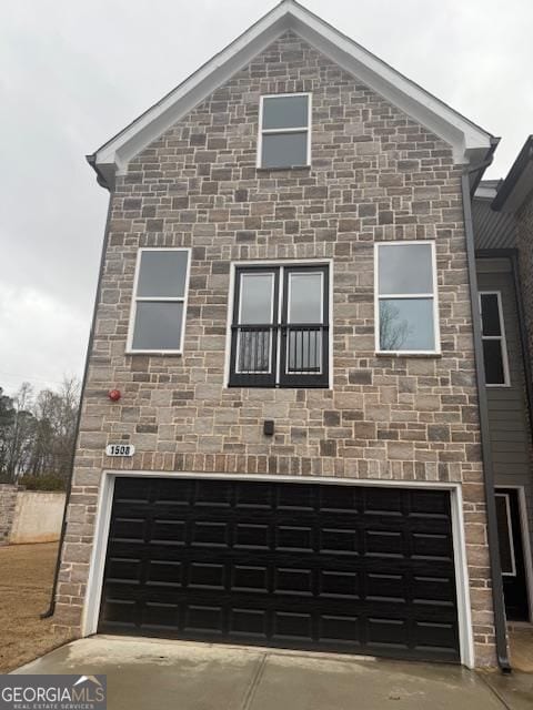 view of front of house with an attached garage and concrete driveway