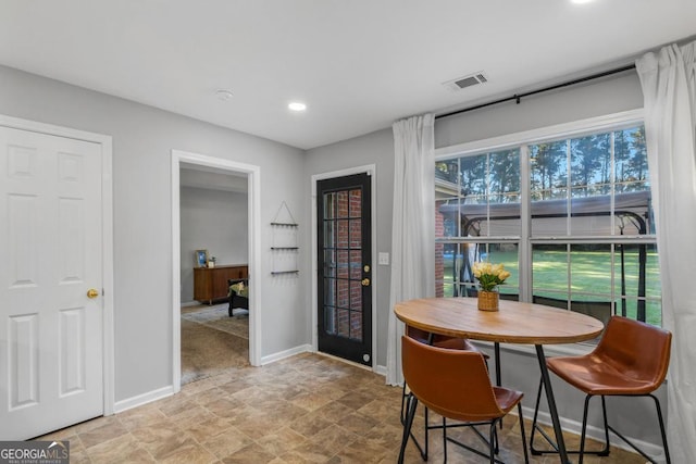 dining space with visible vents and baseboards