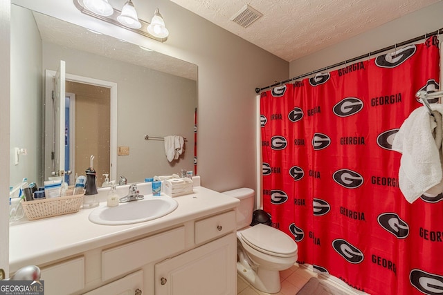 full bathroom featuring vanity, a shower with shower curtain, visible vents, a textured ceiling, and toilet