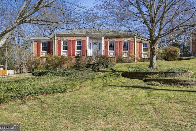 single story home featuring brick siding and a front lawn