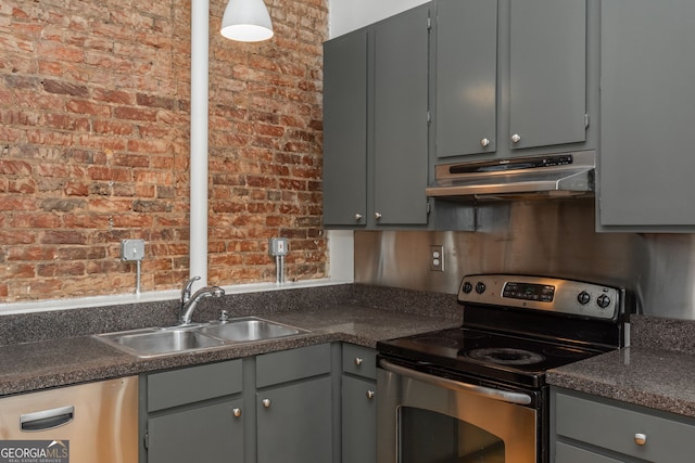 kitchen featuring under cabinet range hood, gray cabinets, appliances with stainless steel finishes, and a sink