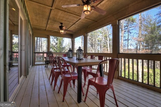 sunroom with a ceiling fan