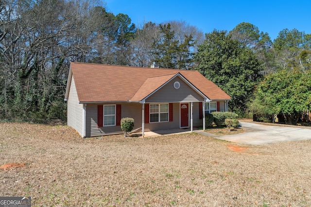 view of front of property with a front lawn