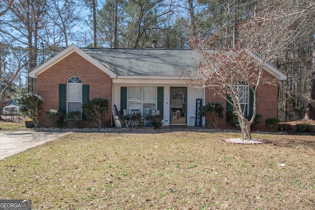 ranch-style home featuring brick siding and a front lawn