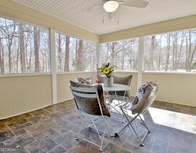 sunroom / solarium with a ceiling fan