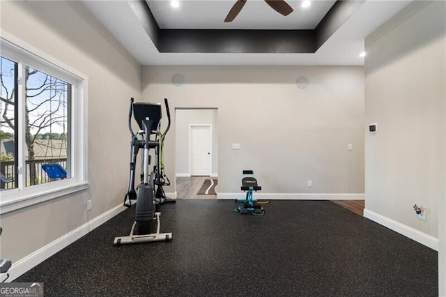 exercise room featuring recessed lighting, a ceiling fan, and baseboards