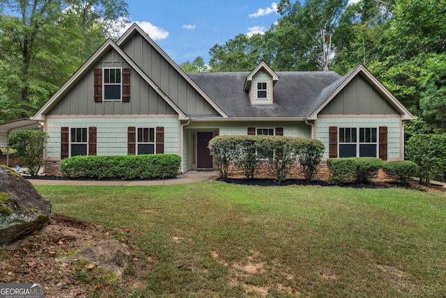 craftsman house featuring a shingled roof, board and batten siding, and a front yard