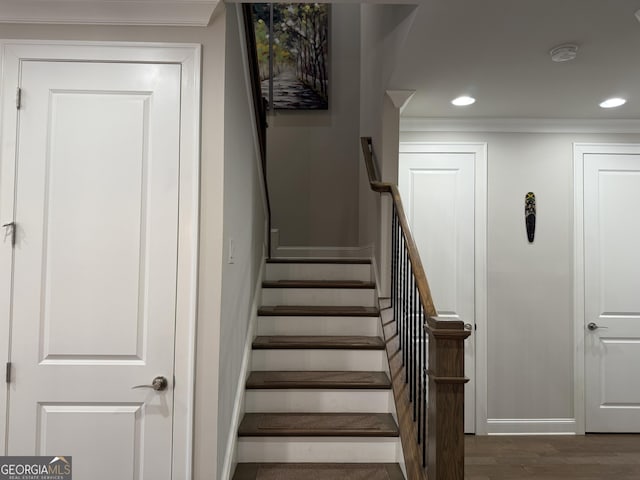 staircase featuring baseboards, crown molding, recessed lighting, and wood finished floors