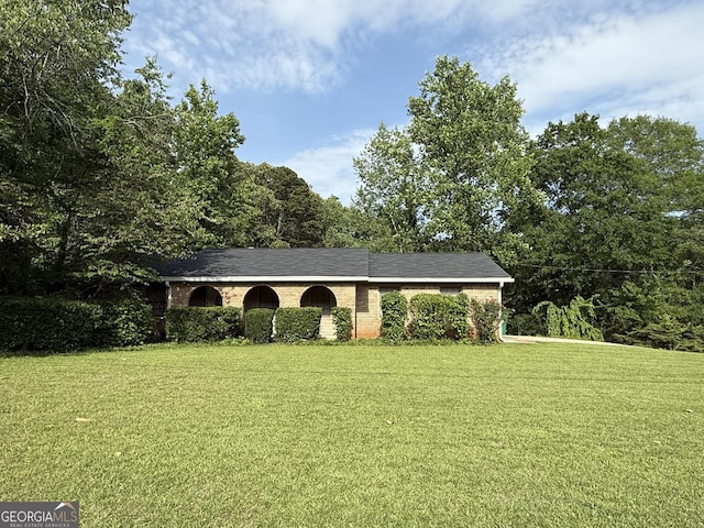 5142 Rock Eagle Dr, Stone Mountain, GA 30083 - ranch-style house featuring a front lawn and brick siding