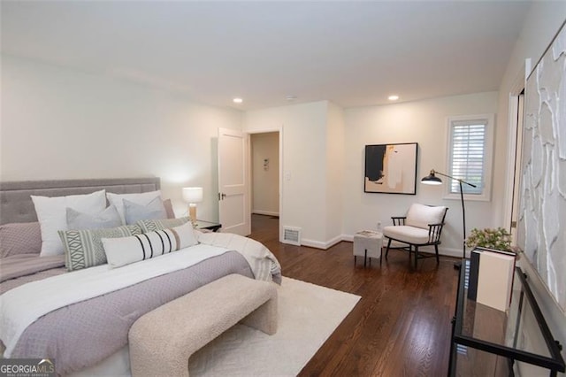 bedroom with dark wood-style floors, recessed lighting, visible vents, and baseboards