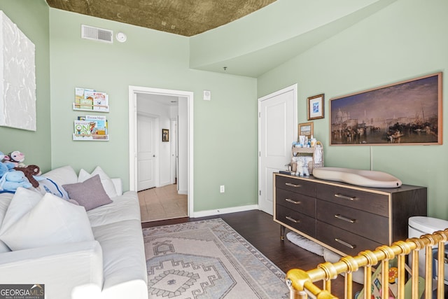 living room featuring visible vents, baseboards, and dark wood-style flooring