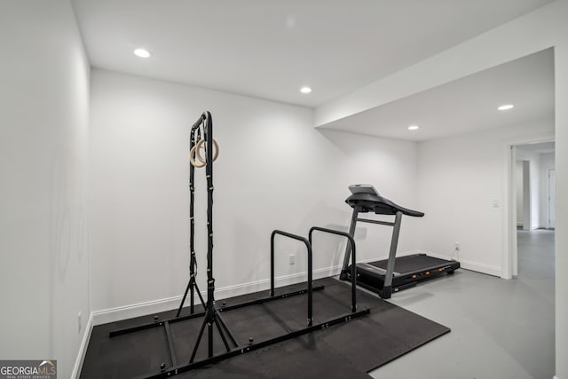 exercise area with recessed lighting and baseboards