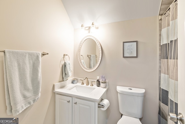 full bathroom with a shower with curtain, toilet, and vanity