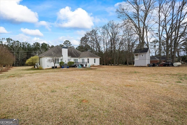 view of yard with an outbuilding and a storage unit