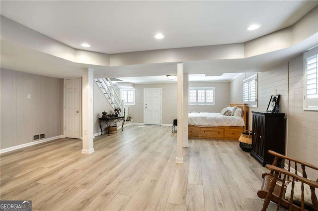 bedroom featuring light wood-style flooring, visible vents, baseboards, and recessed lighting