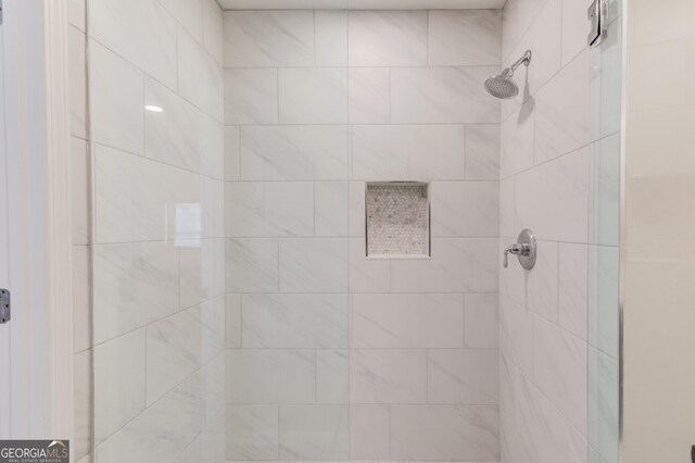 details featuring tiled shower